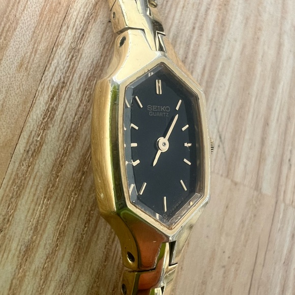 Seiko ladies black dial hexagonal gold tone dress watch NEW BATTERY main image 8